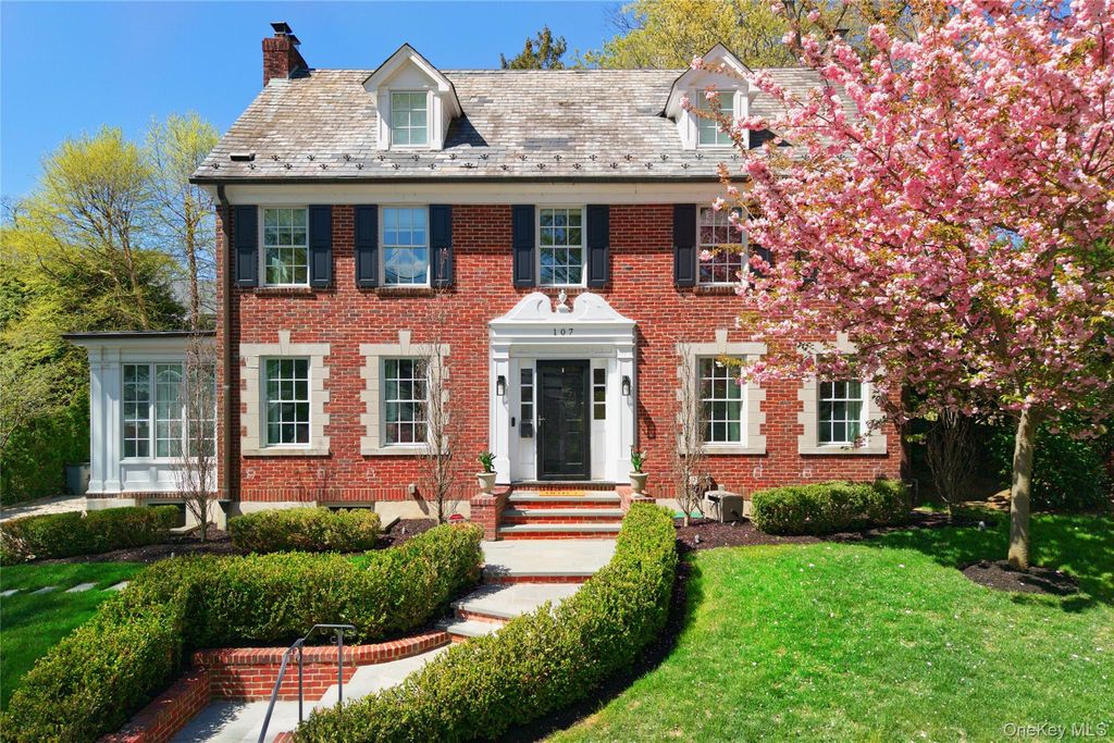 107 Manhasset Woods Road, Manhasset, NY 11030