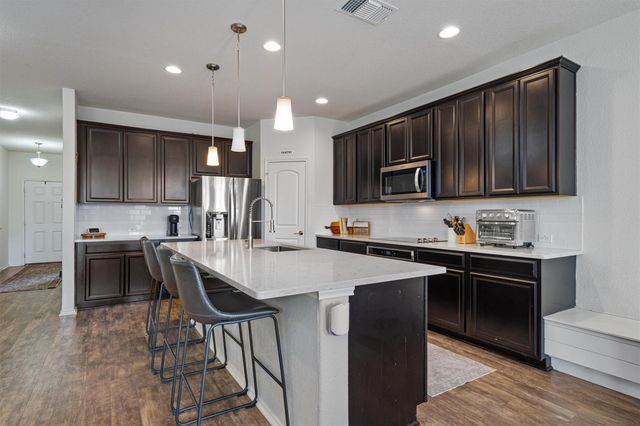 124 Northern Harrier CT, Leander, TX 78641