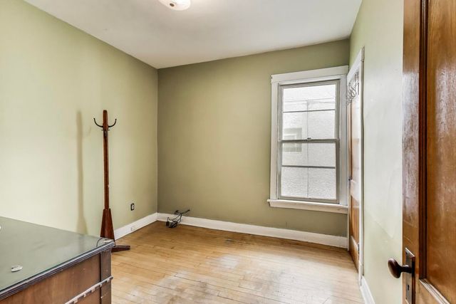 5037 W SUNNYSIDE Avenue, Chicago, IL 60630