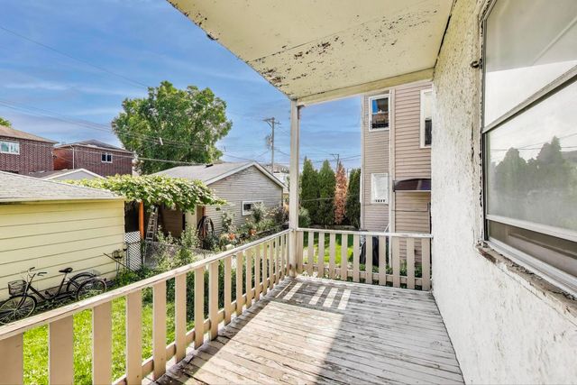 5037 W SUNNYSIDE Avenue, Chicago, IL 60630