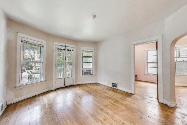 5037 W SUNNYSIDE Avenue, Chicago, IL 60630