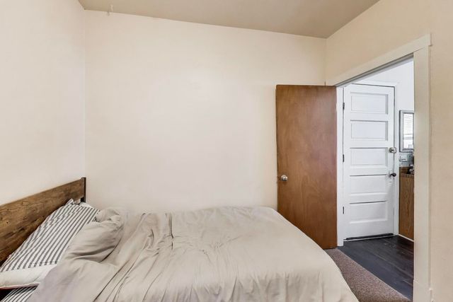 5037 W SUNNYSIDE Avenue, Chicago, IL 60630