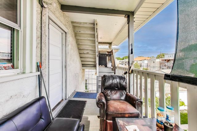 5037 W SUNNYSIDE Avenue, Chicago, IL 60630