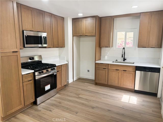 2443 Roxbury Drive N, San Bernardino, CA 92404