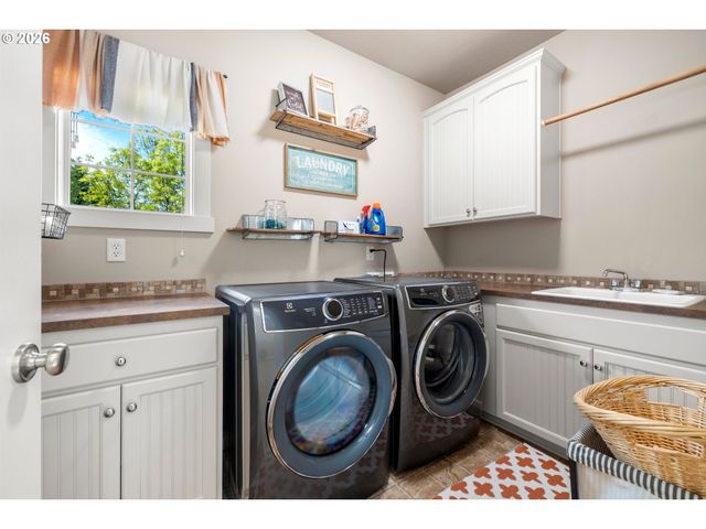 6244 Se JESS Ct, Hillsboro, OR 97123