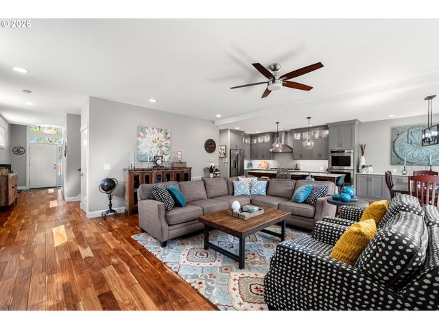 6244 Se JESS Ct, Hillsboro, OR 97123