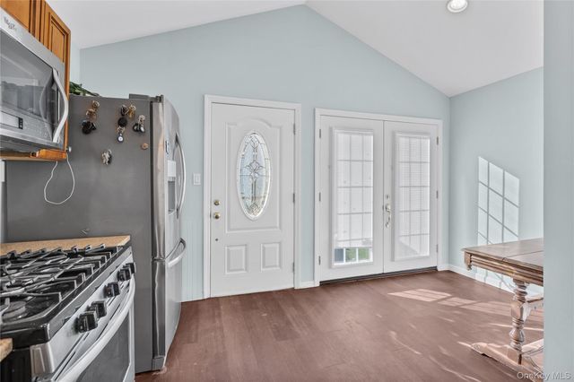 81 Fairground Avenue, Huntington Station, NY 11746