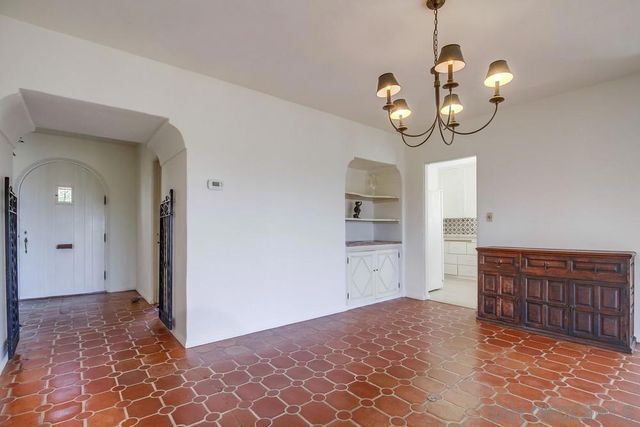 2854 ALBATROSS ST, San Diego, CA 92103