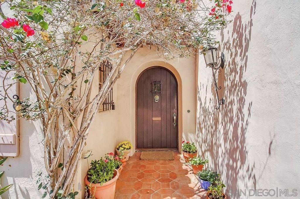 2854 ALBATROSS ST, San Diego, CA 92103