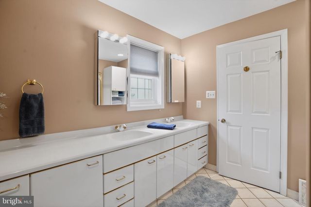 1704 SMEDLEY CT, Maple Glen, PA 19002