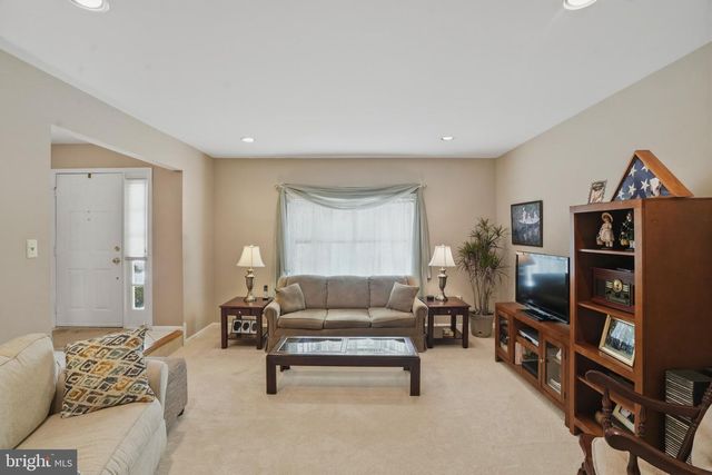 1704 SMEDLEY CT, Maple Glen, PA 19002