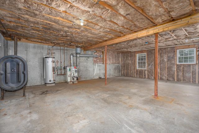 141 Raymond Road, Deerfield, NH 03037