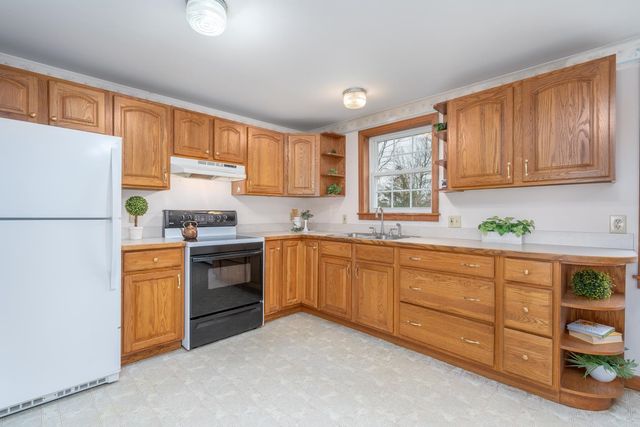 141 Raymond Road, Deerfield, NH 03037