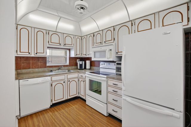 8921 S Hollybrook Boulevard 209, Pembroke Pines, FL 33025