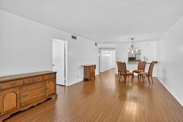 8921 S Hollybrook Boulevard 209, Pembroke Pines, FL 33025