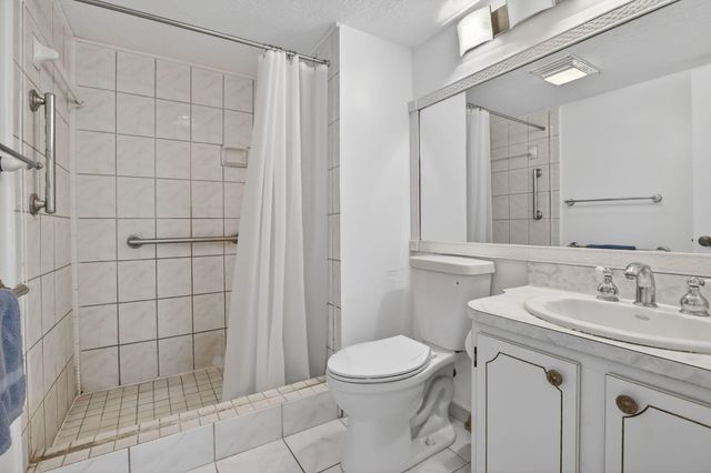 8921 S Hollybrook Boulevard 209, Pembroke Pines, FL 33025