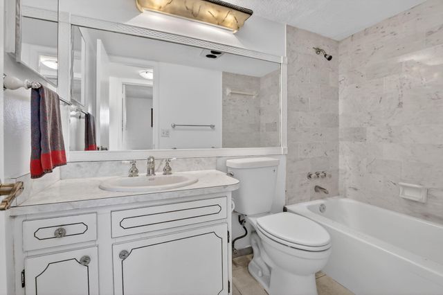 8921 S Hollybrook Boulevard 209, Pembroke Pines, FL 33025