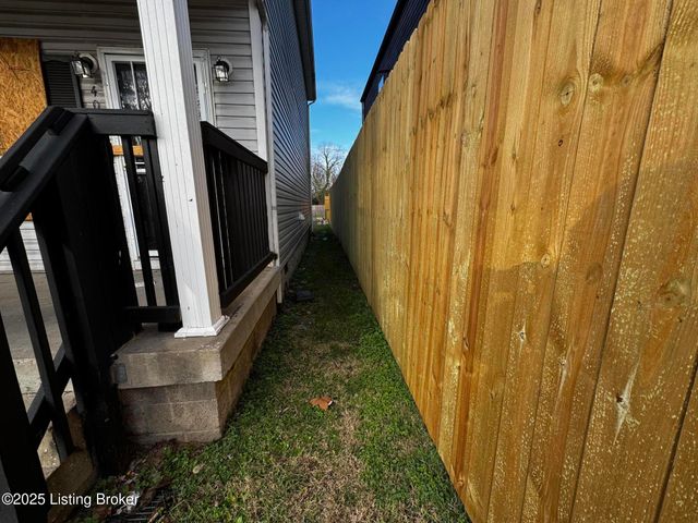 402 S 26th St, Louisville, KY 40212