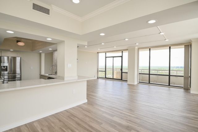 15 Greenway Plaza 19F, Houston, TX 77046