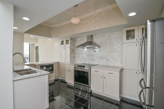 15 Greenway Plaza 19F, Houston, TX 77046