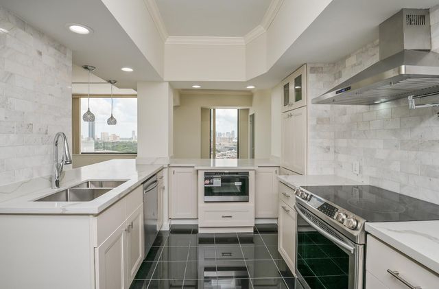 15 Greenway Plaza 19F, Houston, TX 77046