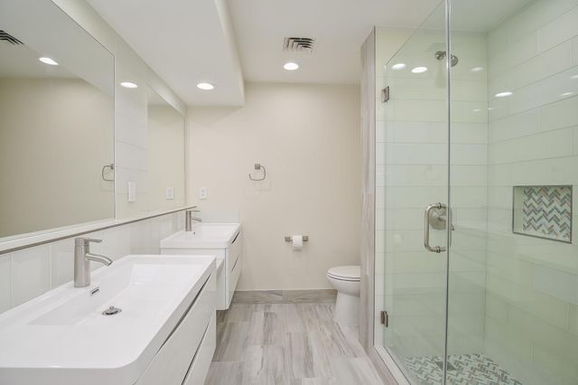 15 Greenway Plaza 19F, Houston, TX 77046