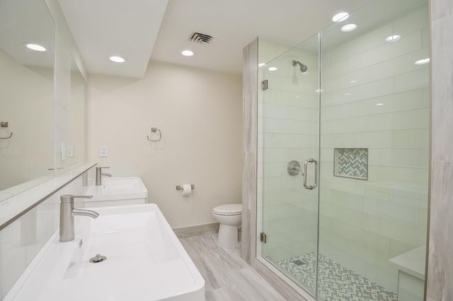 15 Greenway Plaza 19F, Houston, TX 77046