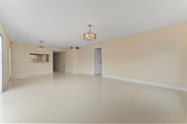 430 Commodore Drive 310, Plantation, FL 33325