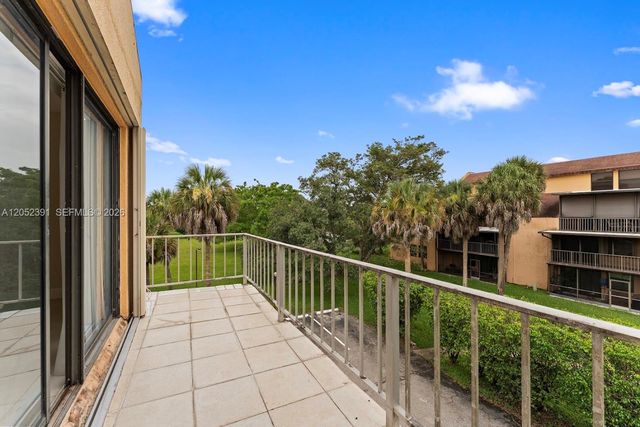 430 Commodore Drive 310, Plantation, FL 33325