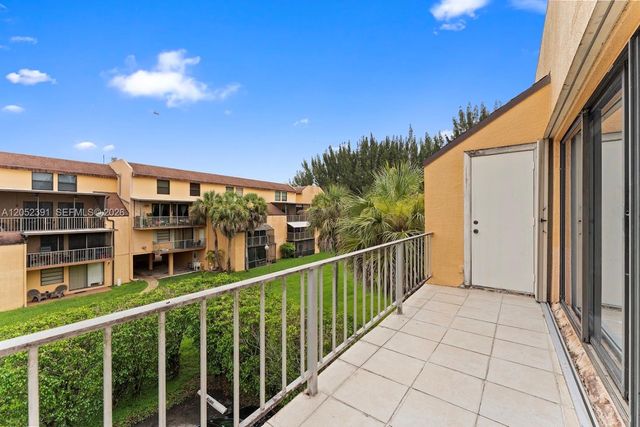 430 Commodore Drive 310, Plantation, FL 33325