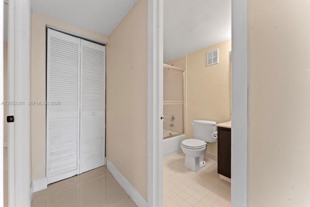 430 Commodore Drive 310, Plantation, FL 33325