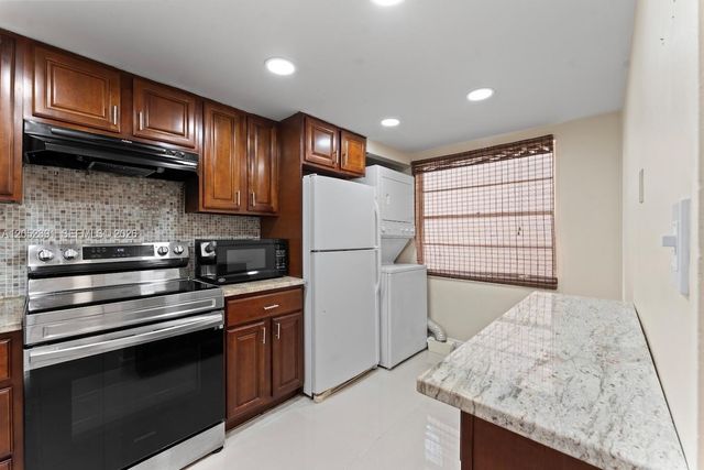 430 Commodore Drive 310, Plantation, FL 33325