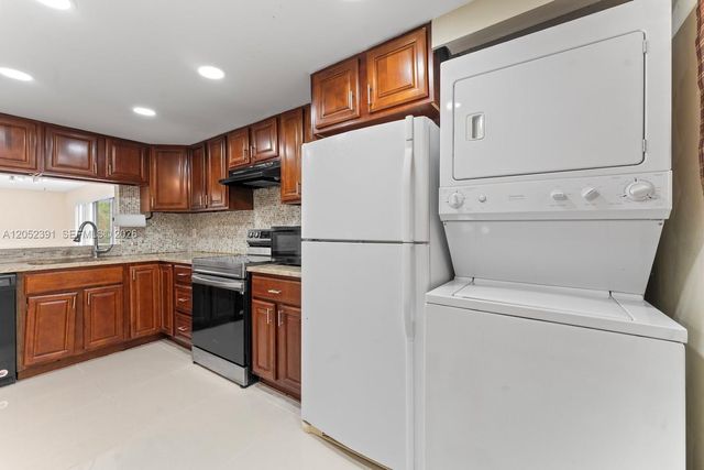430 Commodore Drive 310, Plantation, FL 33325