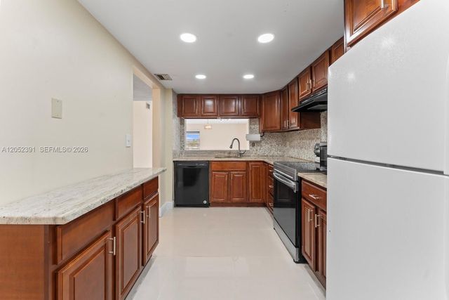 430 Commodore Drive 310, Plantation, FL 33325