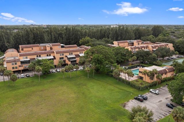 430 Commodore Drive 310, Plantation, FL 33325