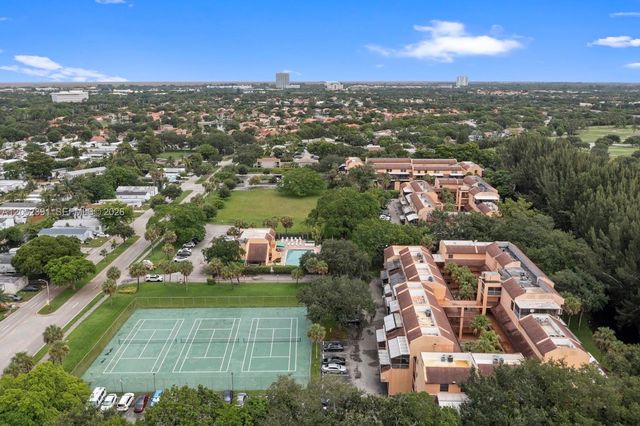 430 Commodore Drive 310, Plantation, FL 33325