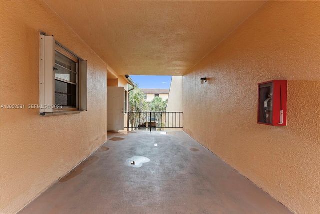 430 Commodore Drive 310, Plantation, FL 33325