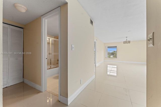 430 Commodore Drive 310, Plantation, FL 33325