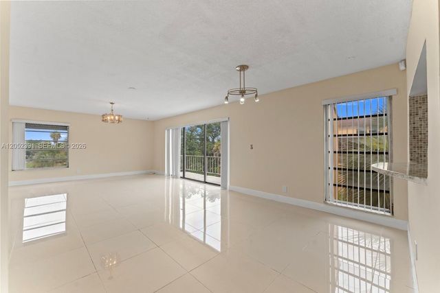 430 Commodore Drive 310, Plantation, FL 33325