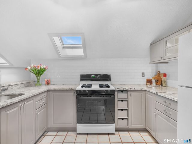 146 Everit Street E, New Haven, CT 06511