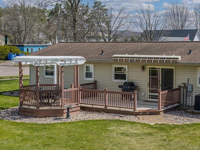 835 12th Street, Baraboo, WI 53913