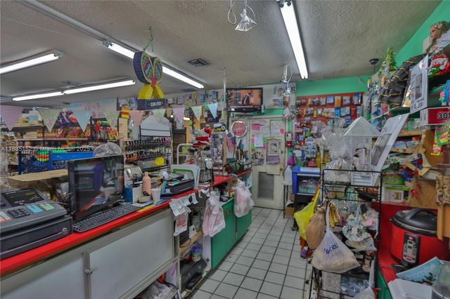 Convenience Store For Sale In Miami, Miami, FL 33135