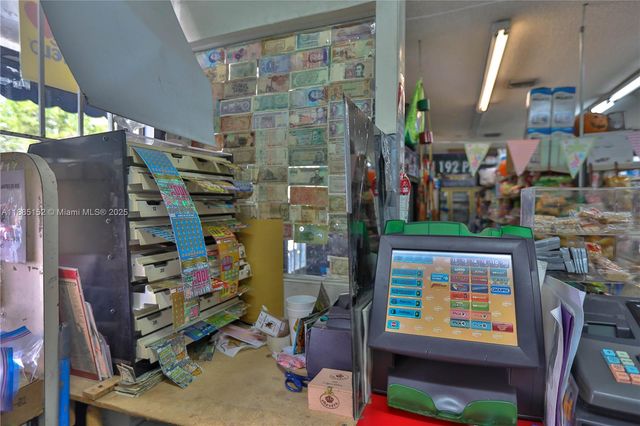 Convenience Store For Sale In Miami, Miami, FL 33135