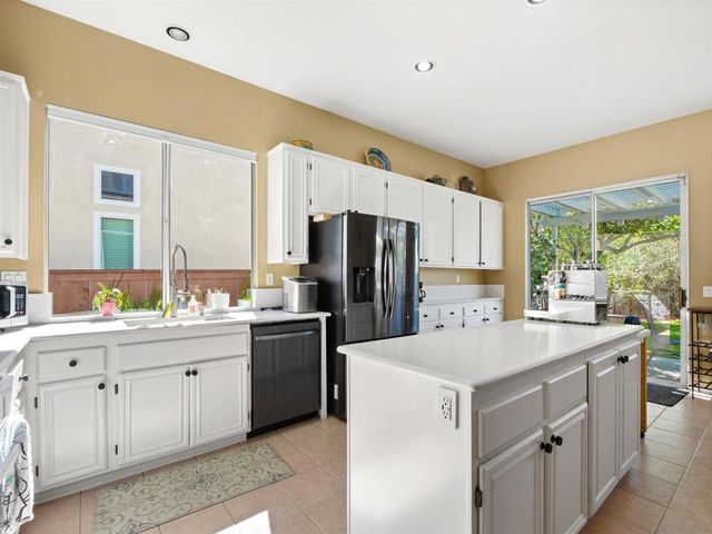 12420 Whispering Tree Ln, Poway, CA 92064