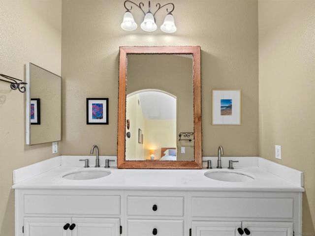 12420 Whispering Tree Ln, Poway, CA 92064