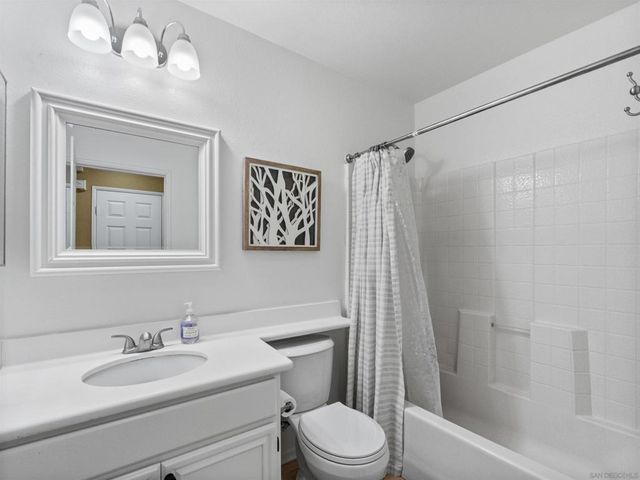 12420 Whispering Tree Ln, Poway, CA 92064