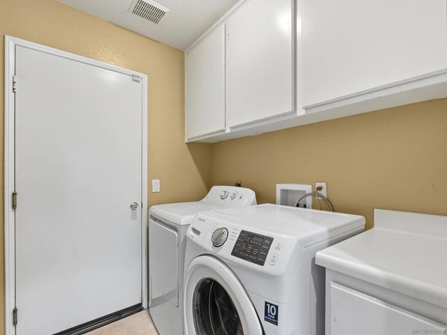 12420 Whispering Tree Ln, Poway, CA 92064