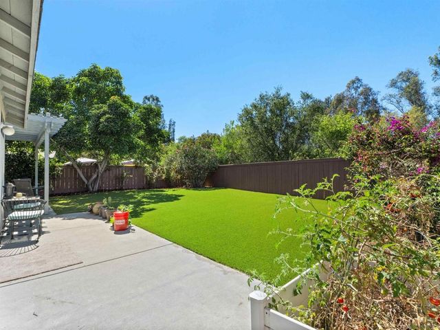 12420 Whispering Tree Ln, Poway, CA 92064