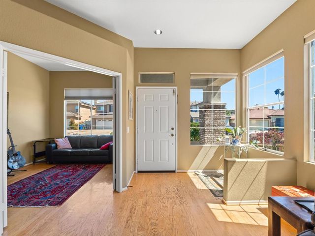 12420 Whispering Tree Ln, Poway, CA 92064