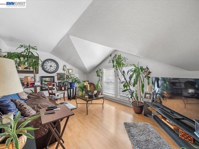 2550 Pleasant st, Oakland, CA 94602